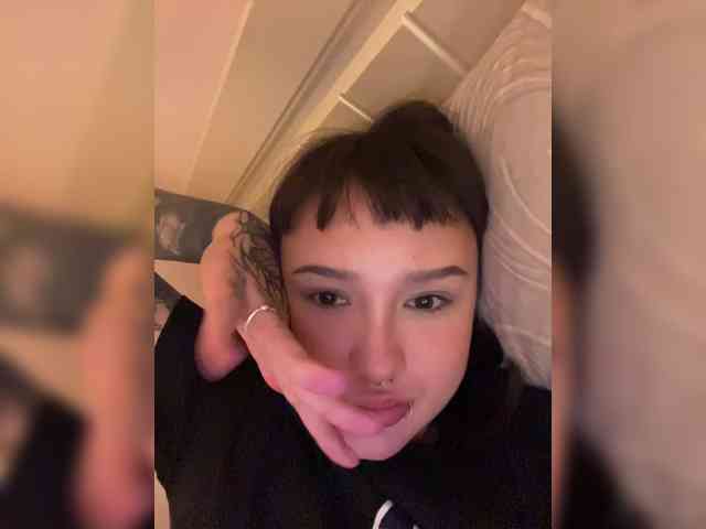 littlewetgirl webcam