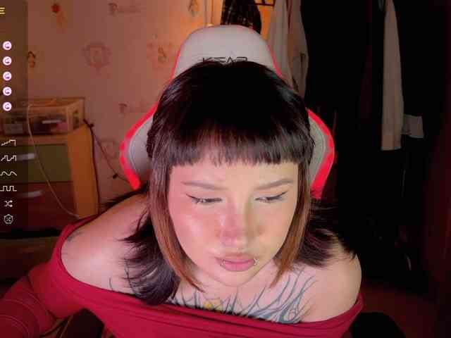 littlewetgirl webcam