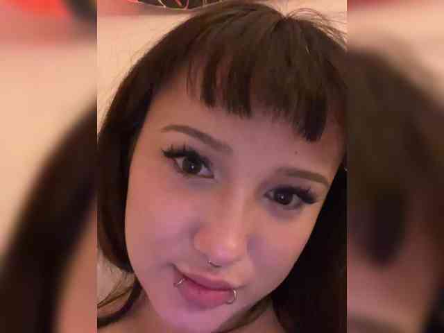 littlewetgirl webcam