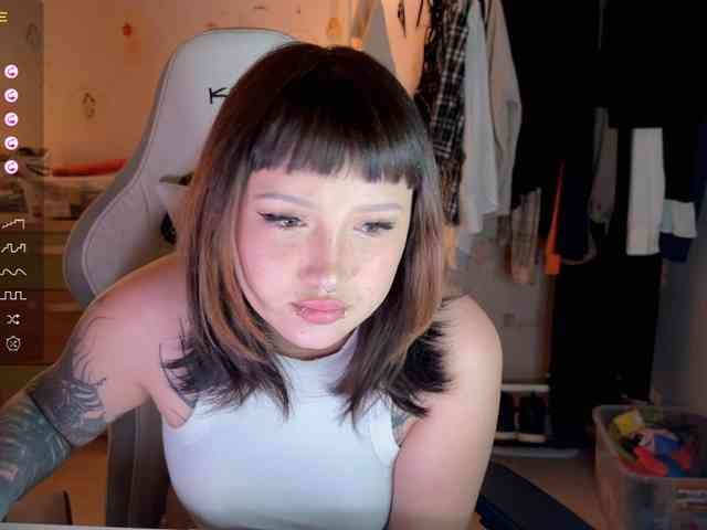 littlewetgirl webcam