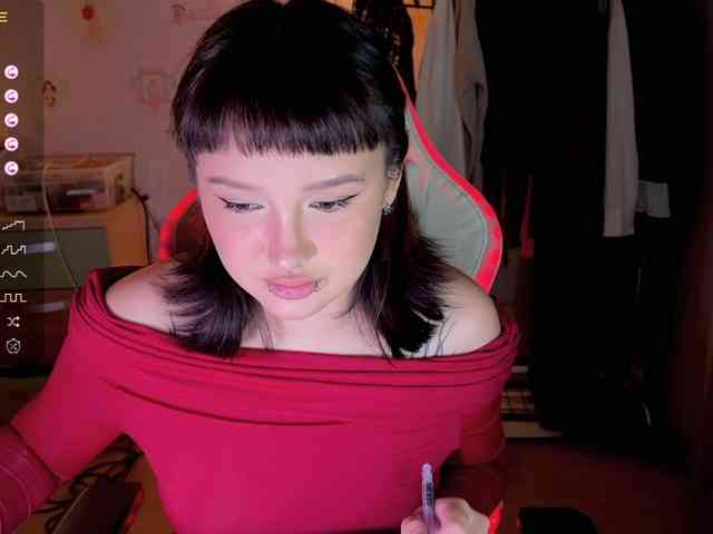 littlewetgirl webcam
