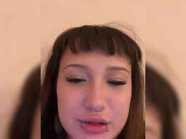 littlewetgirl webcam
