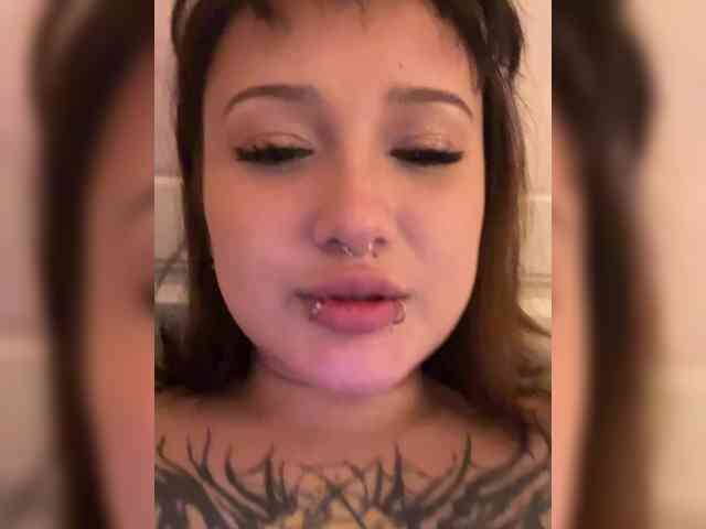 littlewetgirl webcam