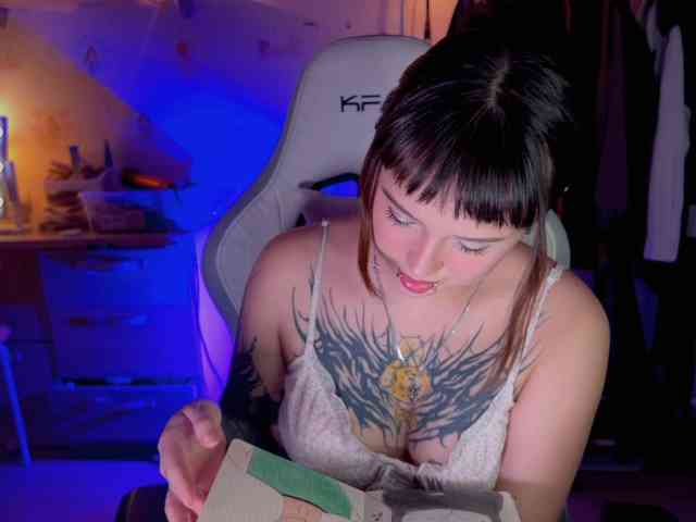 littlewetgirl webcam