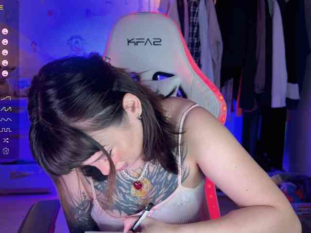 littlewetgirl webcam