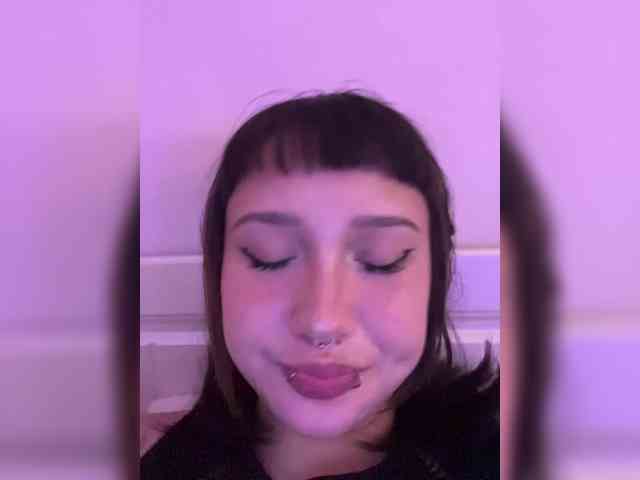 littlewetgirl webcam