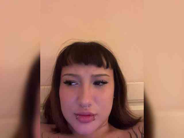 littlewetgirl webcam