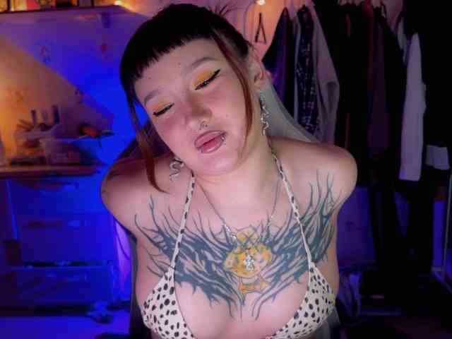 web chat Littlewetgirl