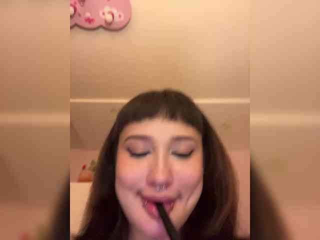 littlewetgirl webcam