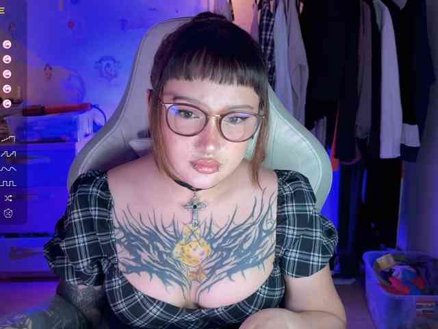 littlewetgirl webcam