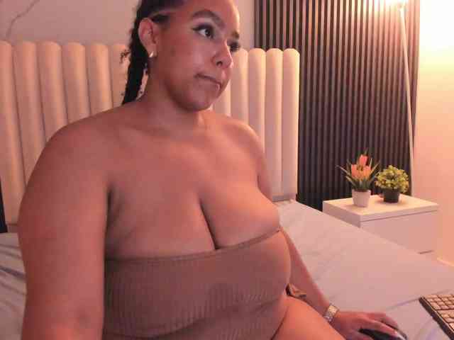 Tiana-Moon webcam