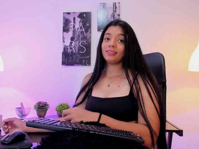 EvelynHotAngel webcam