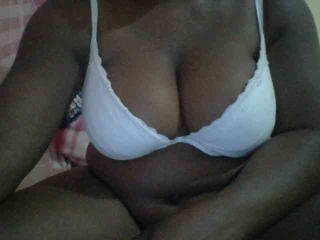 bigboobies2 webcam