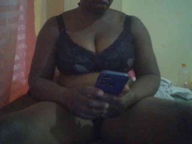 bigboobies2 webcam