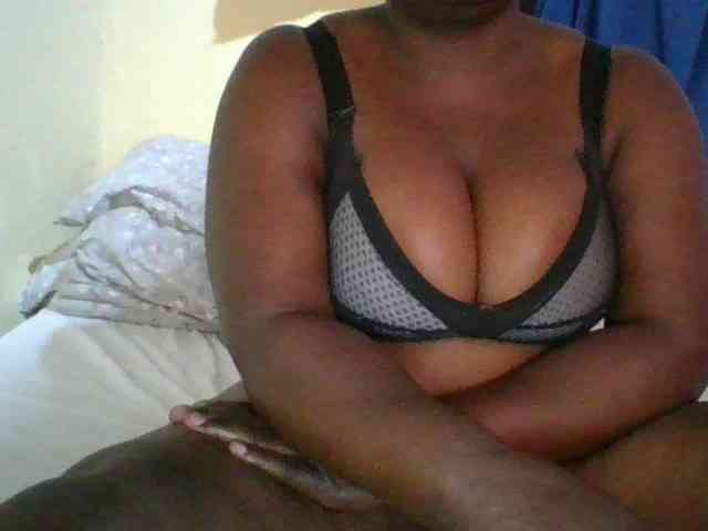 bigboobies2 webcam