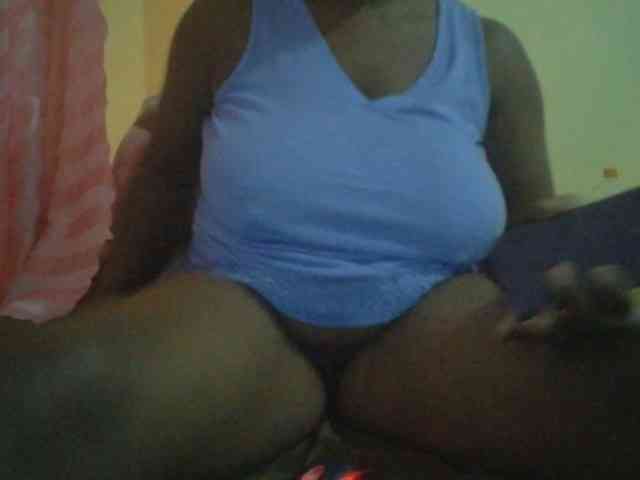 bigboobies2 webcam