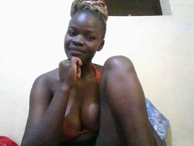 le modèle hope-terry est en webcam porno dans un show sur le site bongacams, il possède les tags suivants: Ebony,Redhead,Trimmed