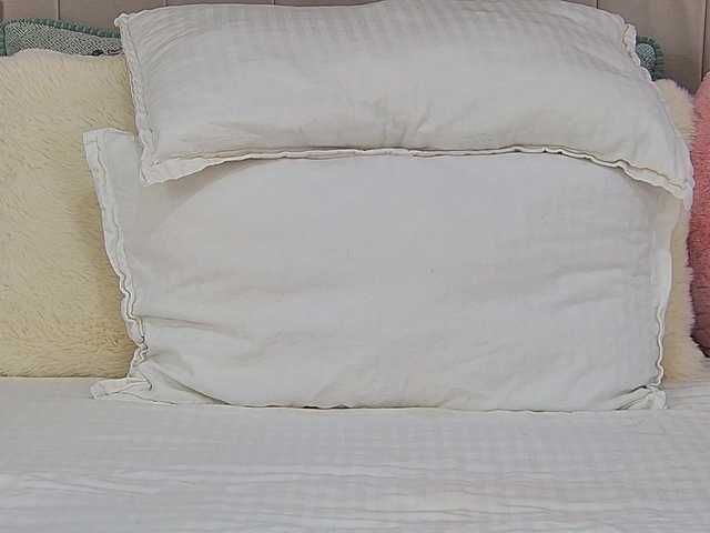 EmilyNovaa's BongaCams show and profile