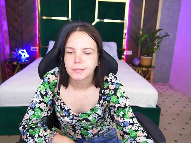 SpicyyDoll webcam