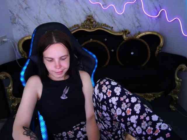 SpicyyDoll webcam