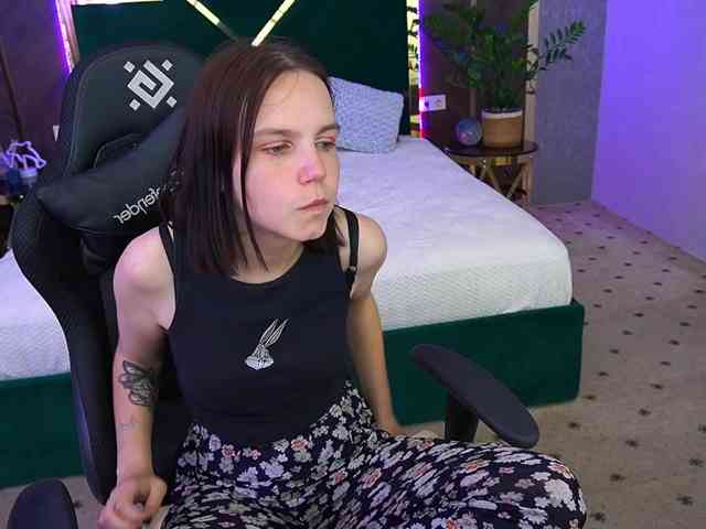 SpicyyDoll webcam