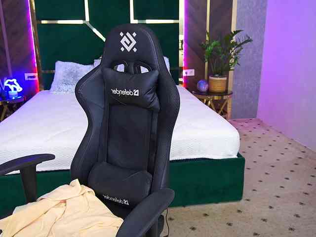 SpicyyDoll webcam
