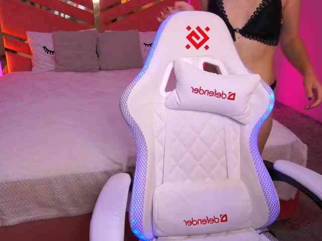 SpicyyDoll webcam