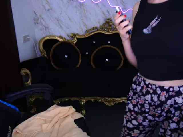 SpicyyDoll webcam