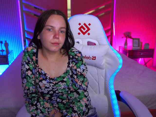 SpicyyDoll webcam