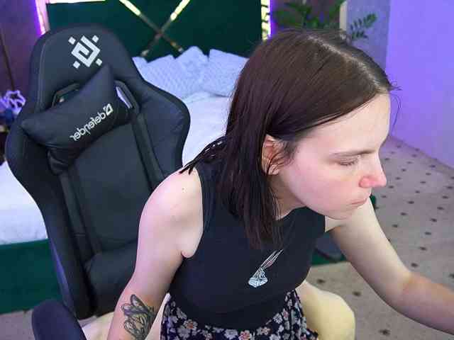 SpicyyDoll webcam