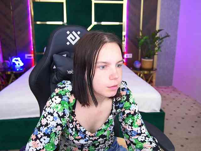 SpicyyDoll webcam