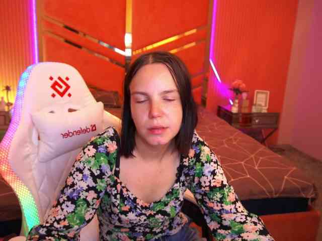 SpicyyDoll webcam