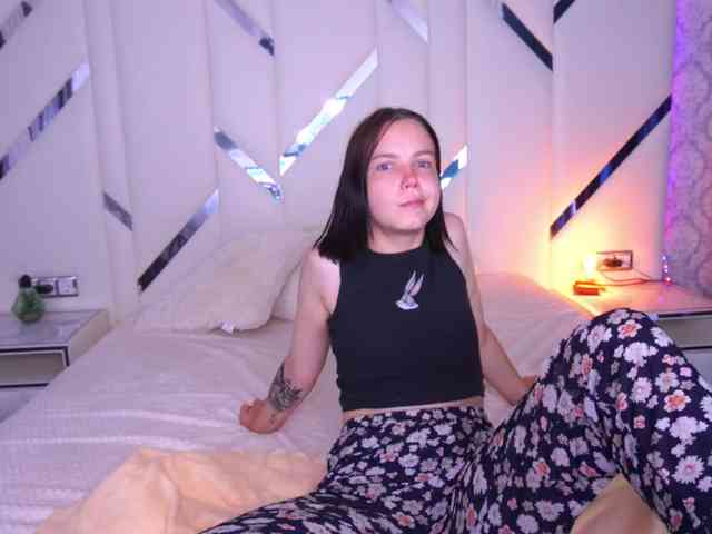 SpicyyDoll webcam