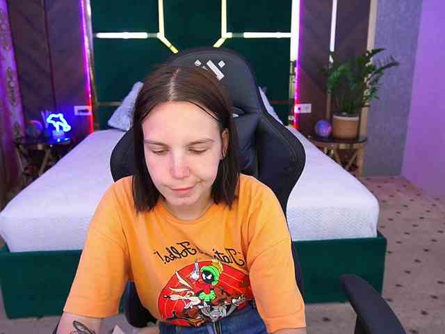 SpicyyDoll webcam