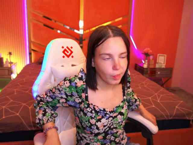SpicyyDoll webcam