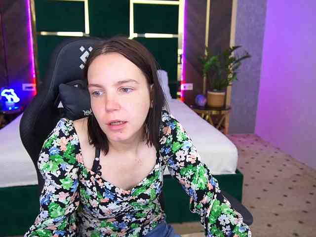 SpicyyDoll webcam