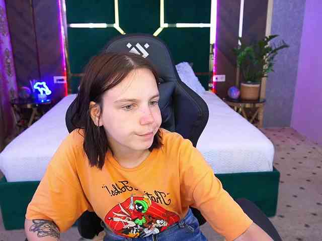 SpicyyDoll webcam