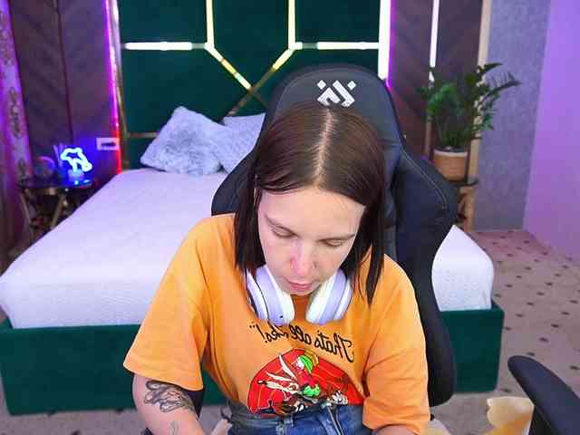 SpicyyDoll webcam