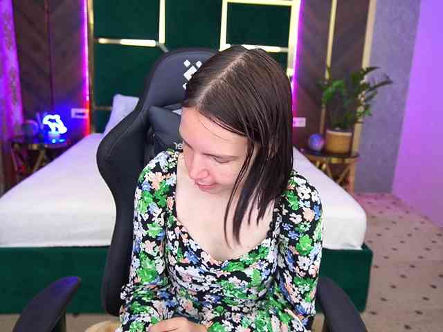 SpicyyDoll webcam