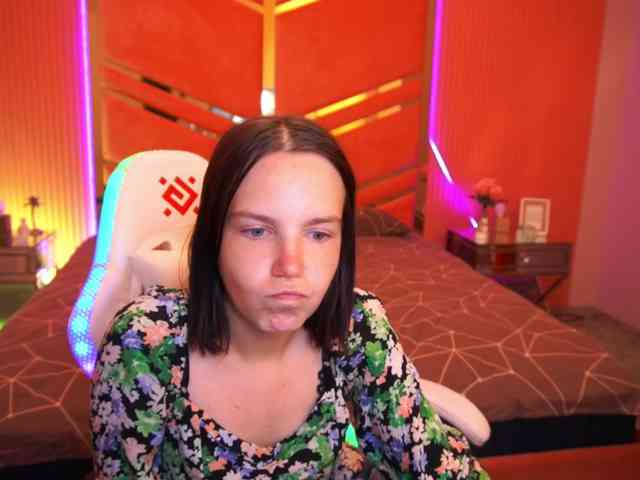 SpicyyDoll webcam