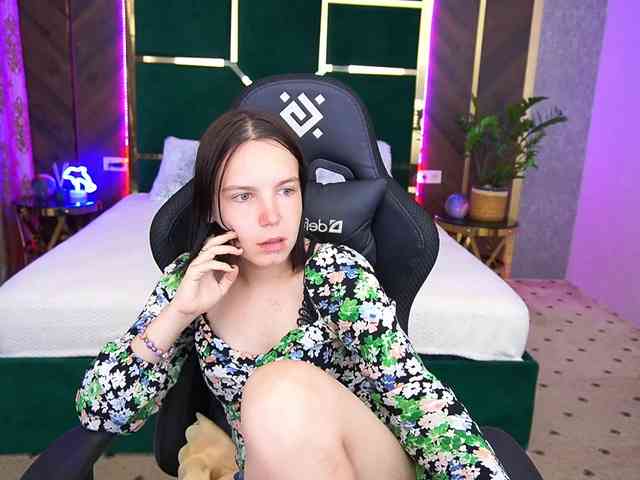 SpicyyDoll webcam
