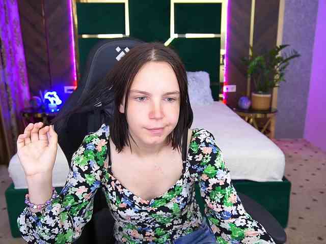 SpicyyDoll webcam