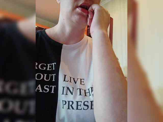 KiraSex webcam