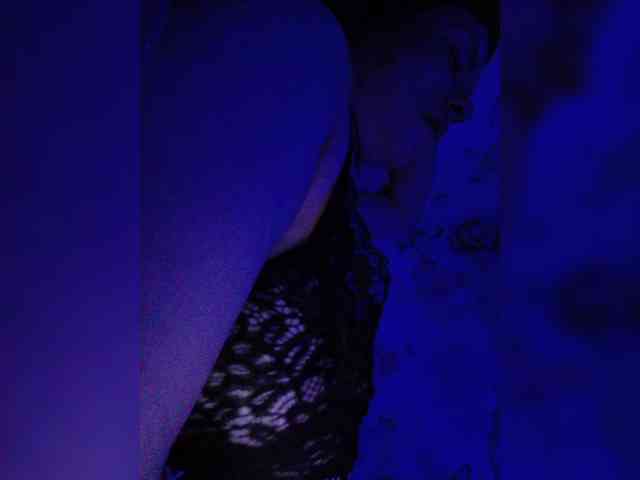 KiraSex webcam