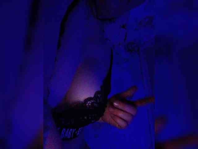 KiraSex webcam