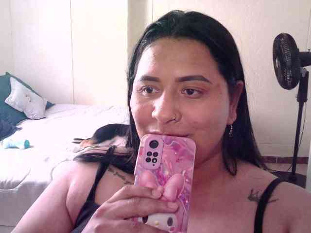 Chloe21 webcam