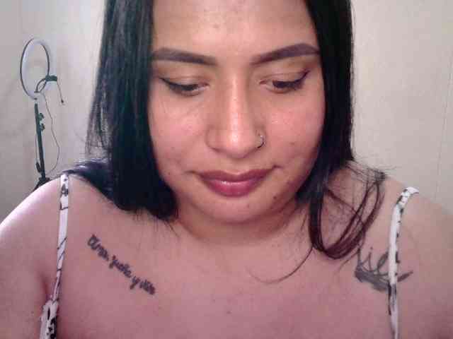 Chloe21 webcam