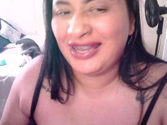Chloe21 webcam