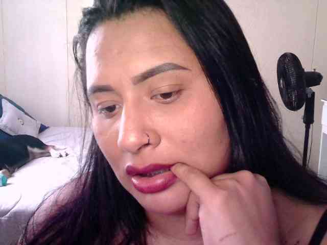 Chloe21 webcam
