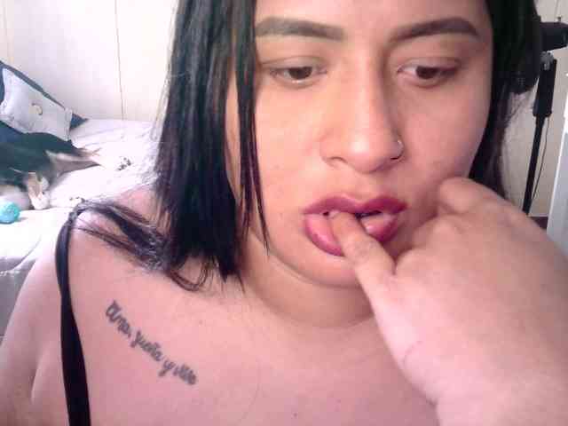 Chloe21 webcam